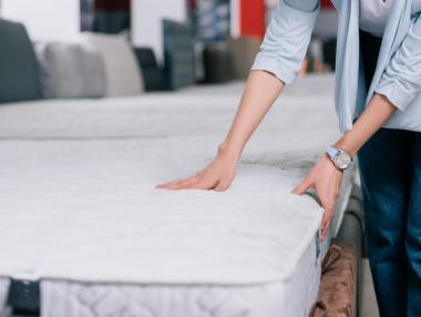 Какво да изберем: Матраци с мемори пяна или покет система?