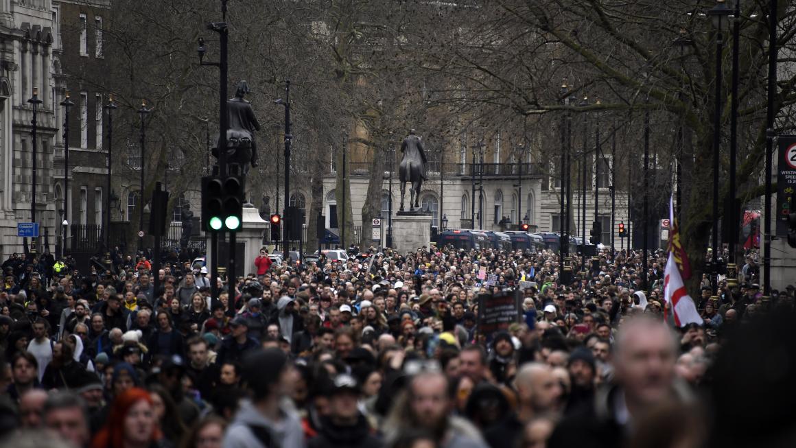Галерия :: Снимка 1 :: Протестите против коронамерките в Европа в снимки}