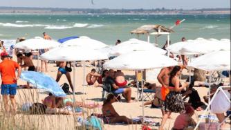 Хотелиерите искат свободната зона на плажовете да се намали наполовина