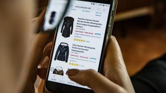 Защо облеклото остава най-сложният сектор в е-търговията?