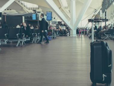 Великобритания ще глобява почиващите в чужбина