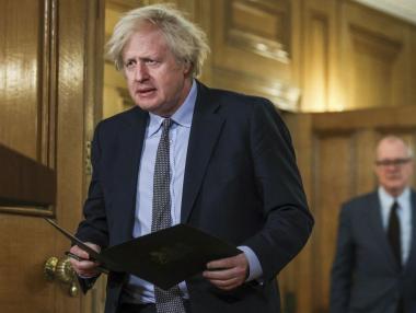 „Алчността и капитализмът са в основата на успеха с масовото ваксиниране във Великобритания“