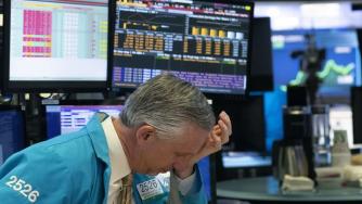 Настъплението на COVID-19 потопи пазарите