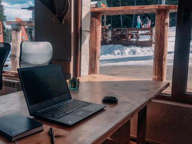 Първото в България споделено работно място на ски пистата (галерия)