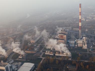 Въпреки зелените цели банките инвестират трилиони в изкопаеми горива