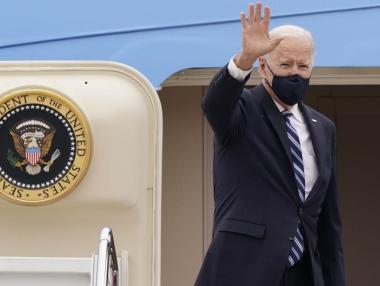 100 милиона американци получиха безвъзмездна помощ от $1400