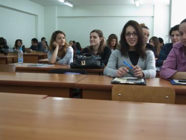 Държавата ще гарантира по-малко пари за студентски кредити