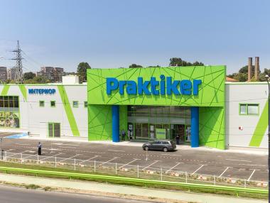 Големите нехранителни магазини ще могат да работят на паркинга