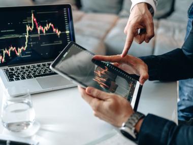 Кой е големият губещ от манията по „кухи компании“?