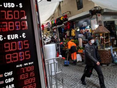 Банките тотално преобърнаха прогнозите си за турската лира