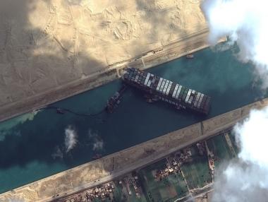 Суецкият канал все още е блокиран: Защо това е важно за целия свят