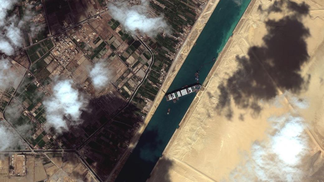 Суецкият канал може да остане блокиран със седмици