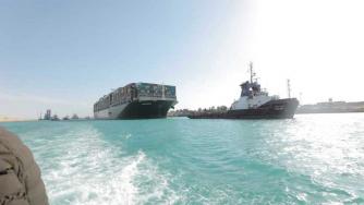 Отпушването на Суецкия канал натисна петрола надолу