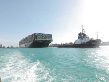 Отпушването на Суецкия канал натисна петрола надолу