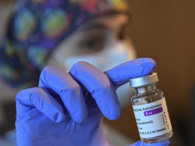 AstraZeneca смени името на COVID ваксината си