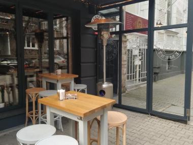 Заведенията могат да работят само без покрив и стени