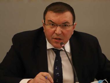 Здравният министър отваря заведения, казина и магазини