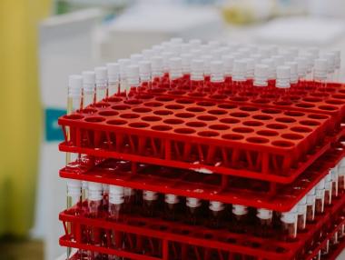 Ваксинацията в най-богатите държави върви 25 пъти по-бързо