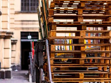 Позабравената транспортна палета създаде неочакван фурор