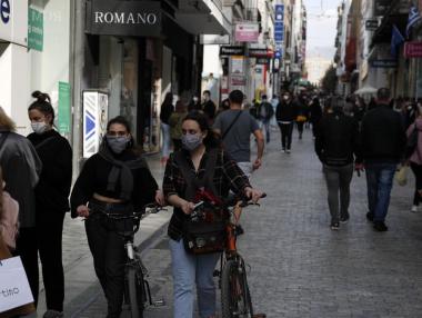 Магазините в Солун отварят отново днес