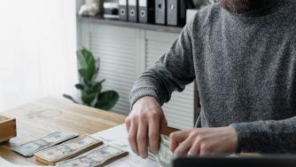 Високите данъци за богатите не са решение на бюджетните дефицити