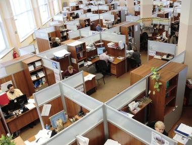 Компаниите разпродават офисите си с все по-бързи темпове