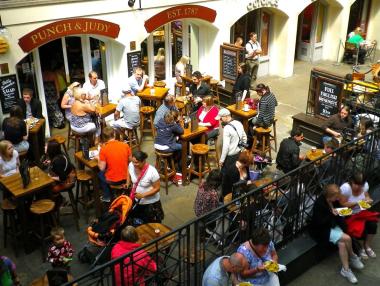 Глътка въздух за ранената британска икономика