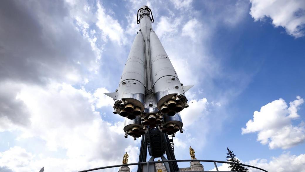 С „космическа ракета“ от дронове Русия отбеляза първия човек в космоса