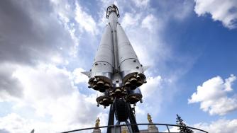 С „космическа ракета“ от дронове Русия отбеляза първия човек в космоса