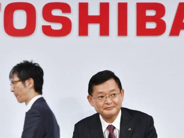 Задава се „война“ за придобиване на Toshiba