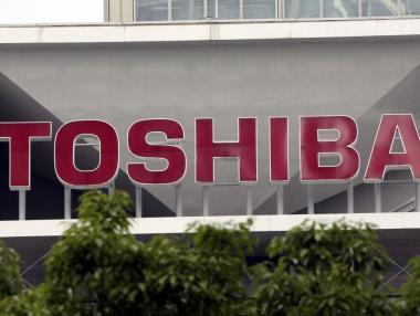 Японската държава се включва в битката за Toshiba