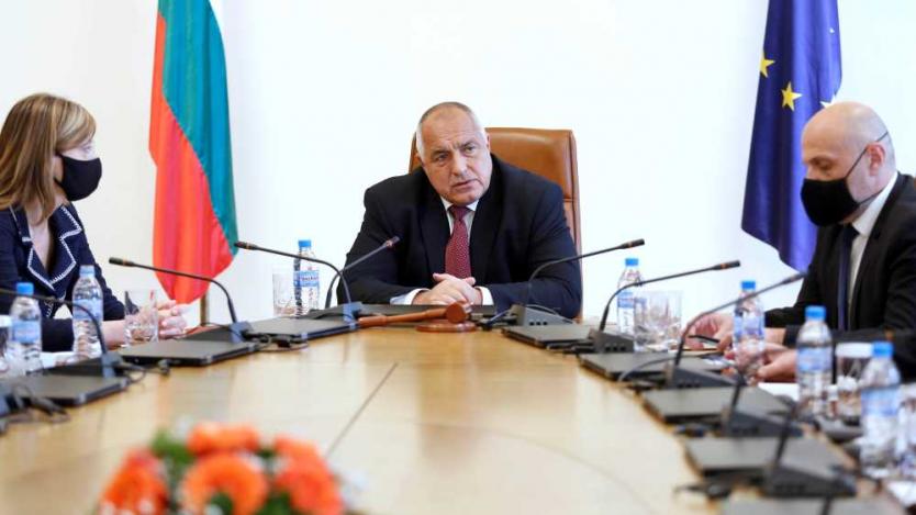 Борисов взе спешен отпуск и ще избегне парламентарния контрол