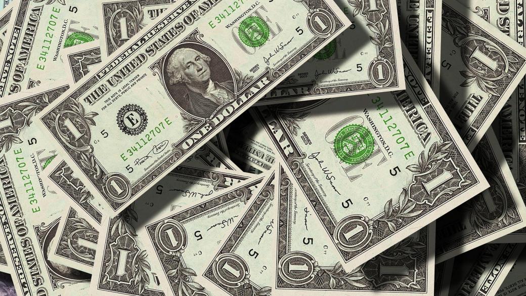 Доларът губи дял в световните резерви
