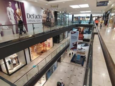 От днес моловете и игралните зали работят