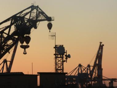 Петролът отново тръгна надолу заради COVID-19