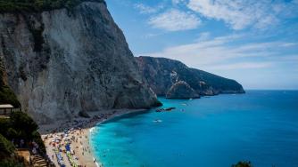 Гърция премахна карантината за ваксинирани туристи