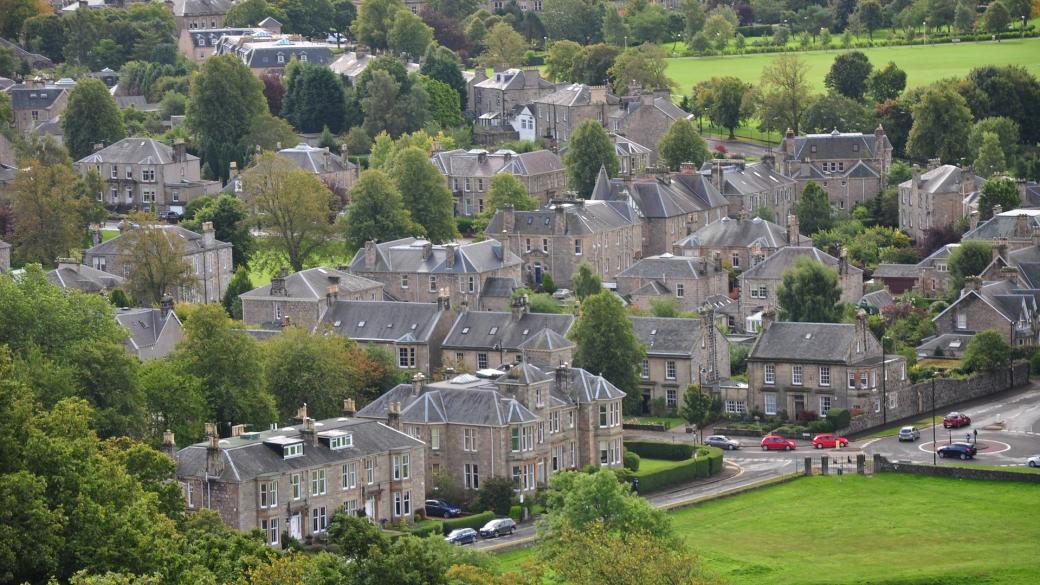 „Трескавото пазаруване“ оскъпи рекордно имотите във Великобритания