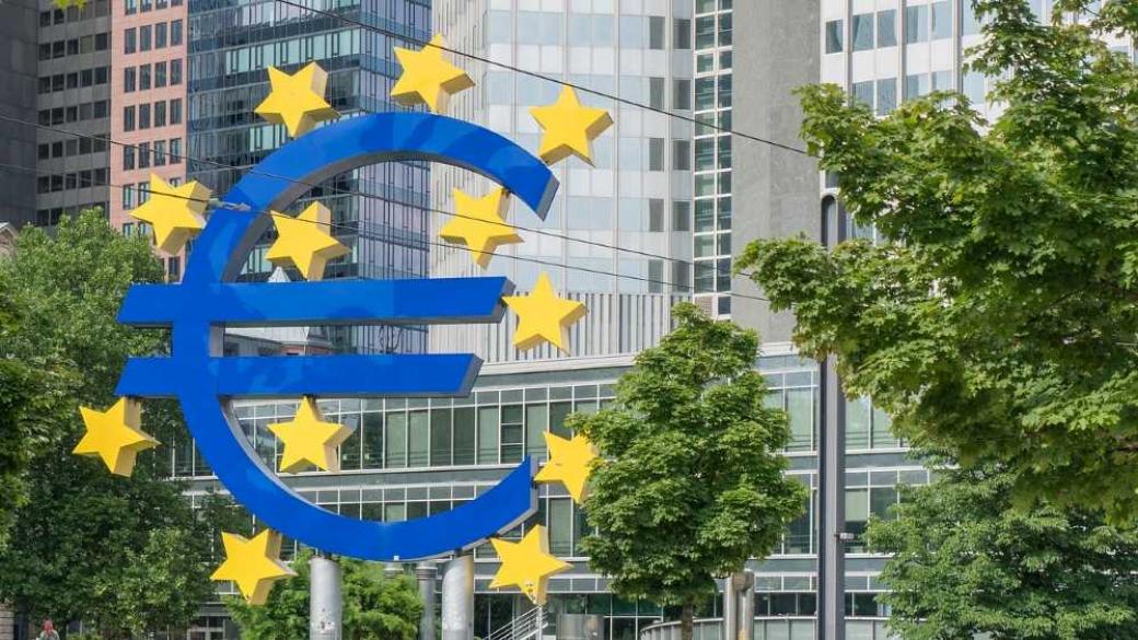 Банките в еврозоната вдигат критериите за отпускане на кредити