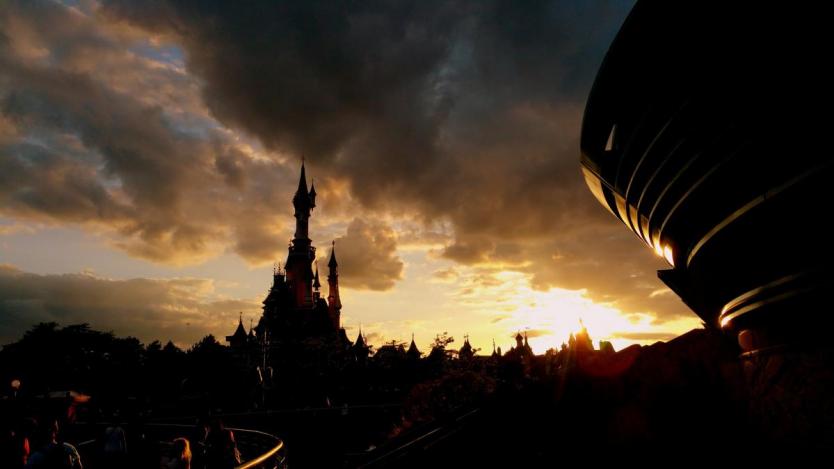 Disneyland в Париж става ваксинационен пункт