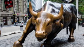 Американските индекси скочиха и изтриха част от загубите