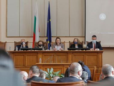 Парламентът ограничи правомощията на правителството в оставка