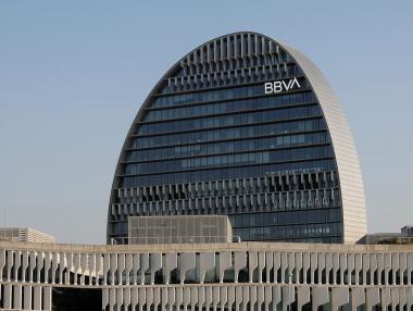 Втората по големина банка в Испания съкращава над 3 хил. служители