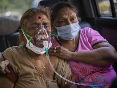 Западът се обединява в спасяването на Индия