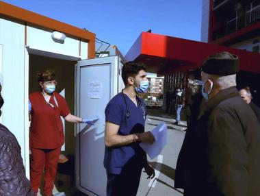 Парите за медиците „на първа линия“ са на изчерпване