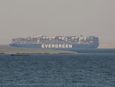 Египет си иска бързо парите за блокирането на Суецкия канал