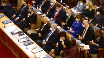 Заседанието на парламента се провали