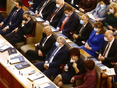 Заседанието на парламента се провали