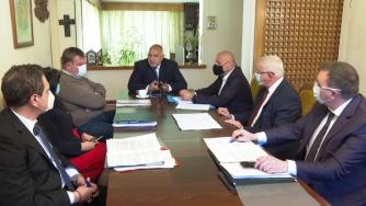 Кабинетът в оставка пак раздава непредвидени пари