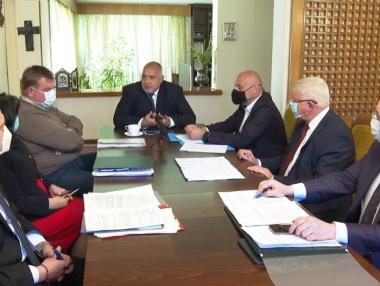 Кабинетът в оставка пак раздава непредвидени пари