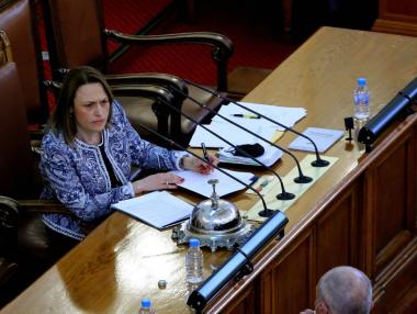 Председателят на парламента свика извънредно заседание